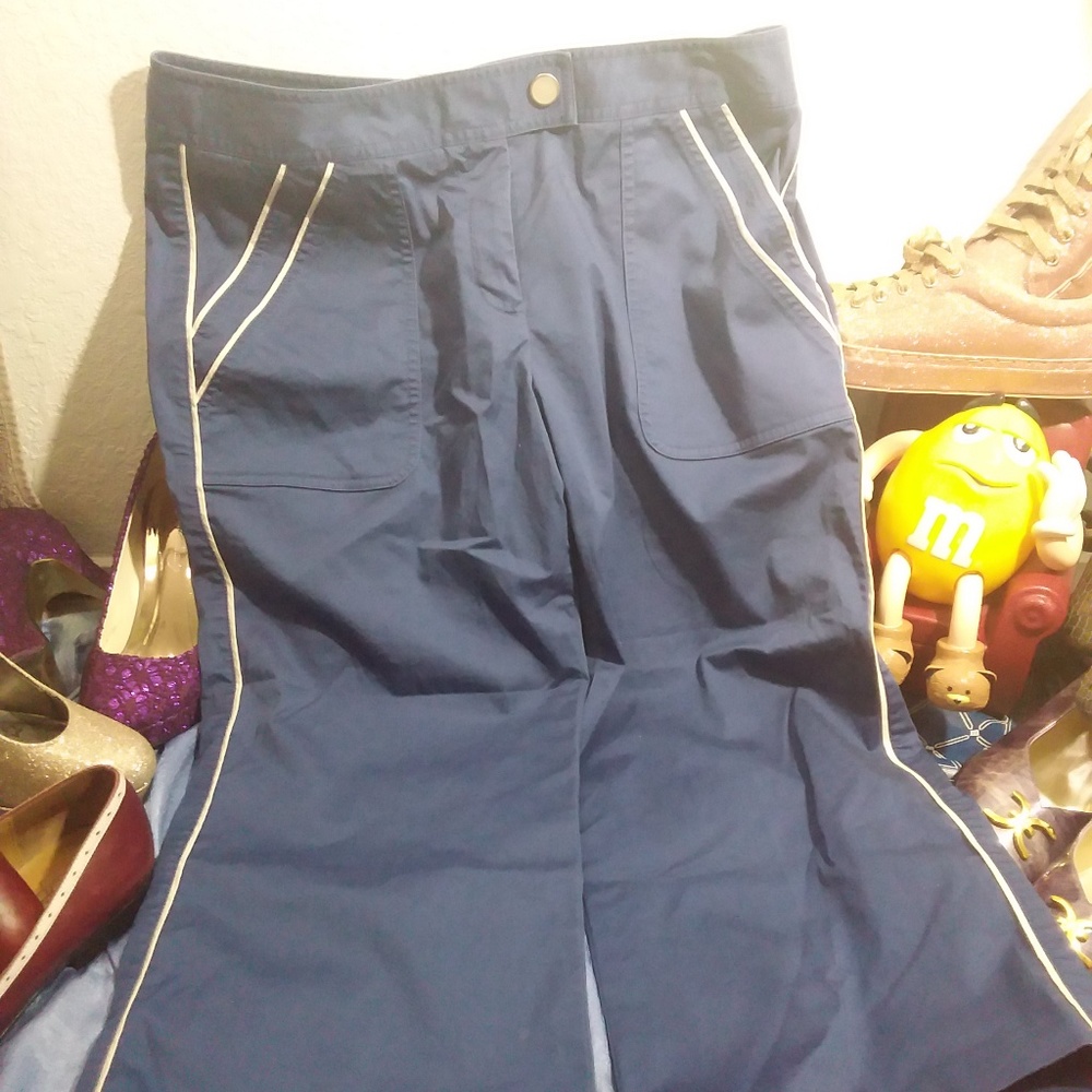 Liz Size 10 Activewear Capri Blue with White Pipin